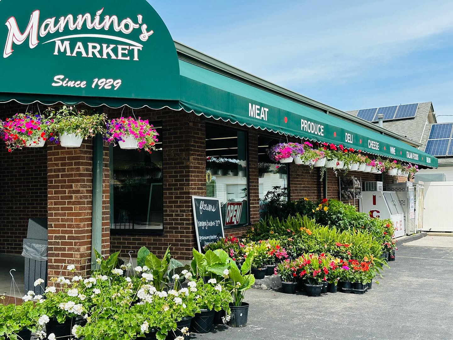 Mannino’s Market exterior - image from Mannino’s Market