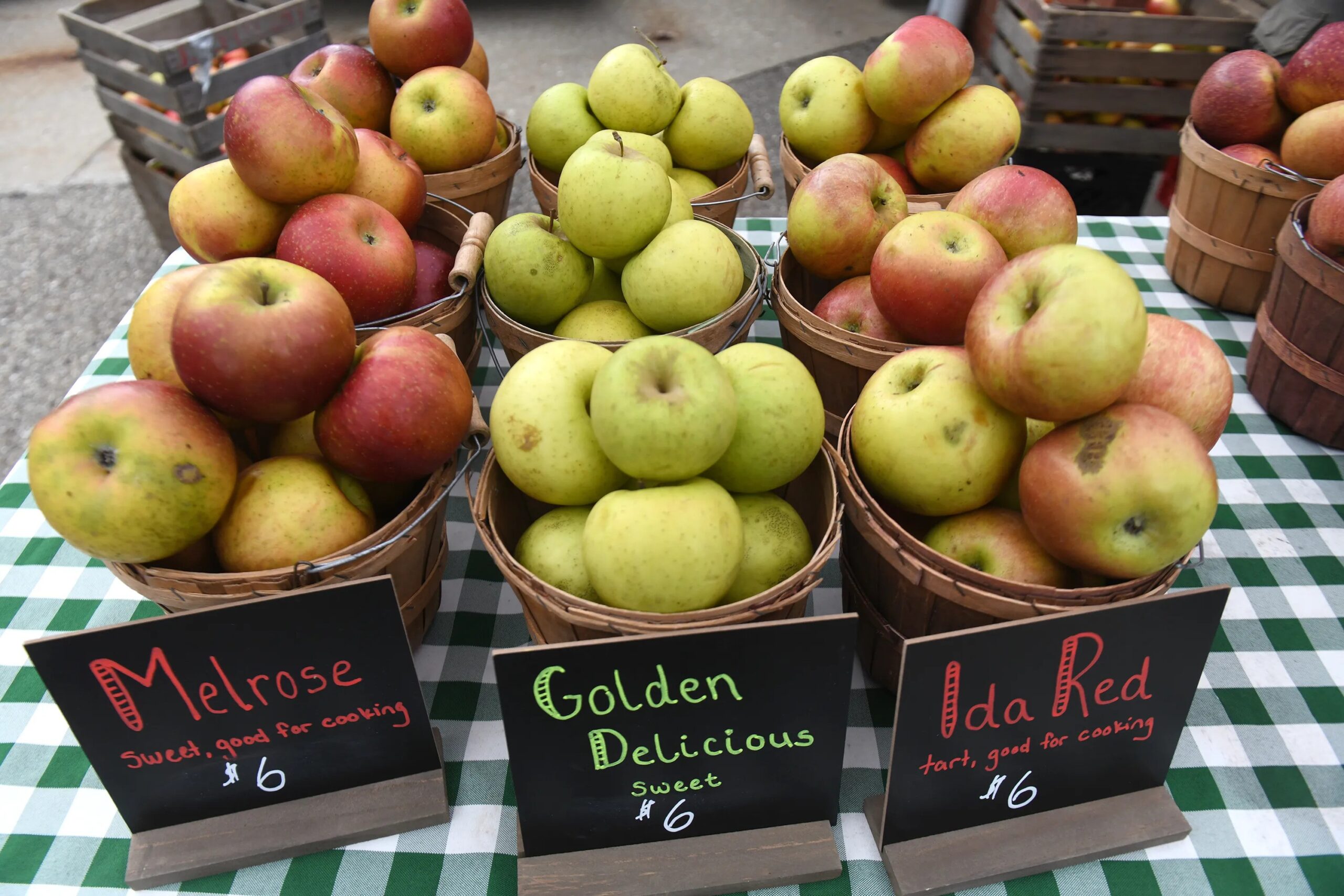 canton-farmers-market-apples-for-sale