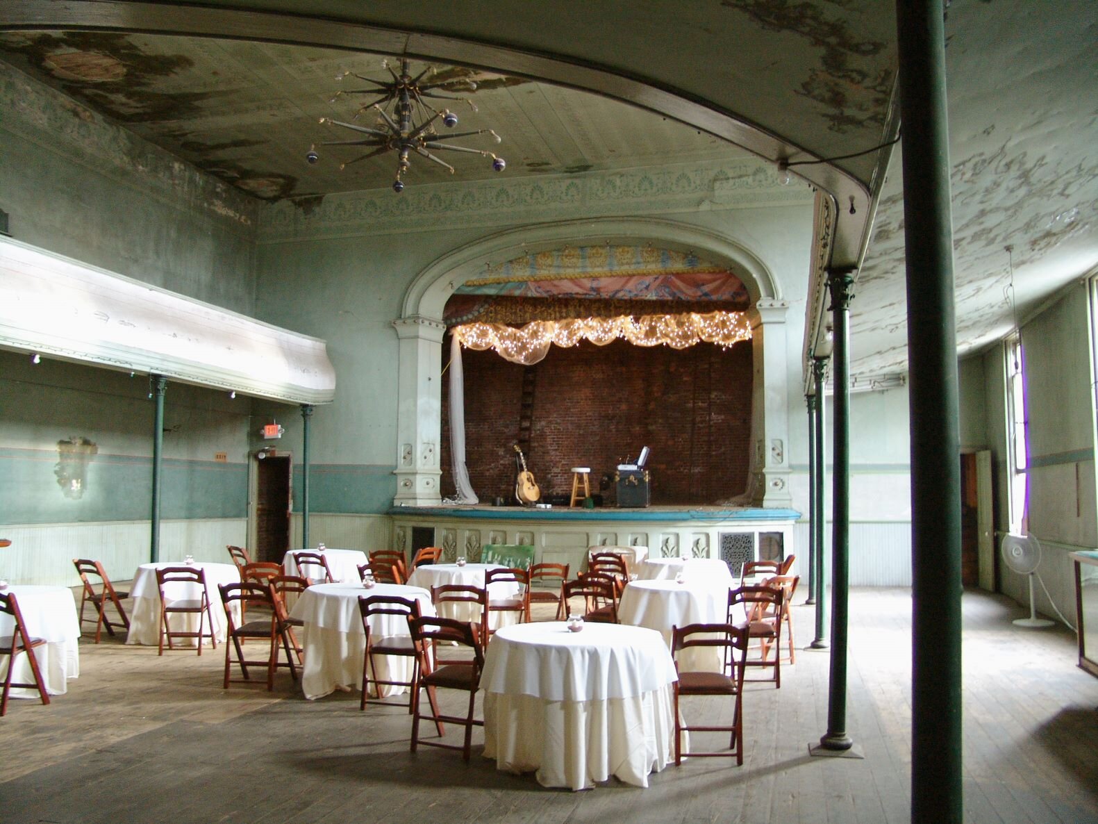 the howell opera house